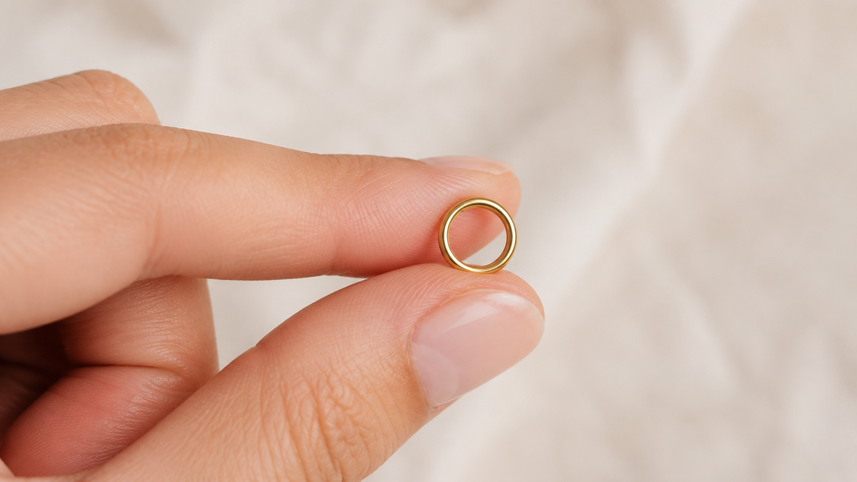 Same-angle comparison of two closely related piercing hoop sizes