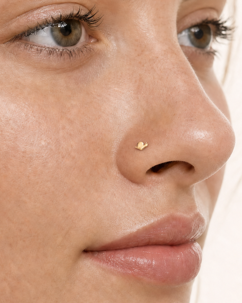 A playful 14ct solid gold Snail Hoop with a rounded shell, long body and tiny feelers. Available in 18G or 20G, 6–10mm, in three gold colours.