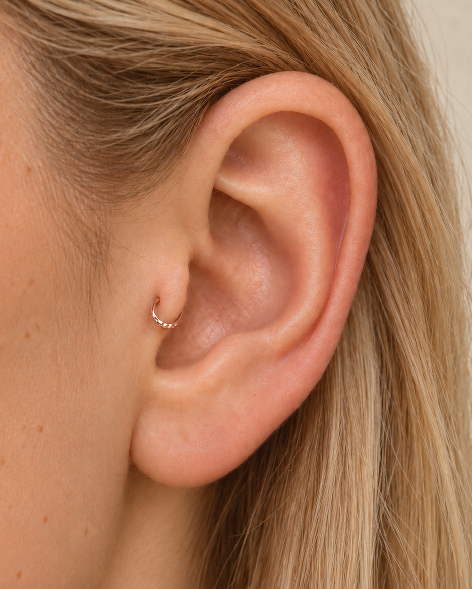Handmade 14ct solid gold tragus hoop with unique hammer marks. Choose 4–8mm, 18G or 20G, in yellow, white or rose gold for your healed cartilage piercing.