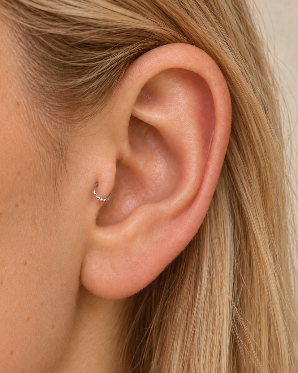 Handmade 14ct solid gold tragus hoop with unique hammer marks. Choose 4–8mm, 18G or 20G, in yellow, white or rose gold for your healed cartilage piercing.