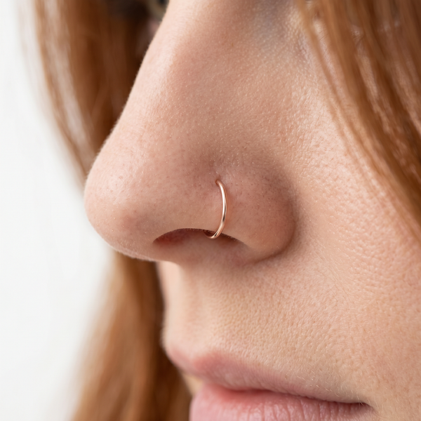 Customer wearing Stepoy 14K gold seamless ring