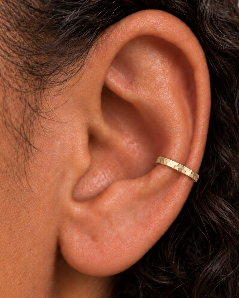 Handmade 14ct solid gold conch hoop with a unique hammered detail. Choose 10–15mm, 16G or 18G, in yellow, white or rose gold for your healed conch piercing.