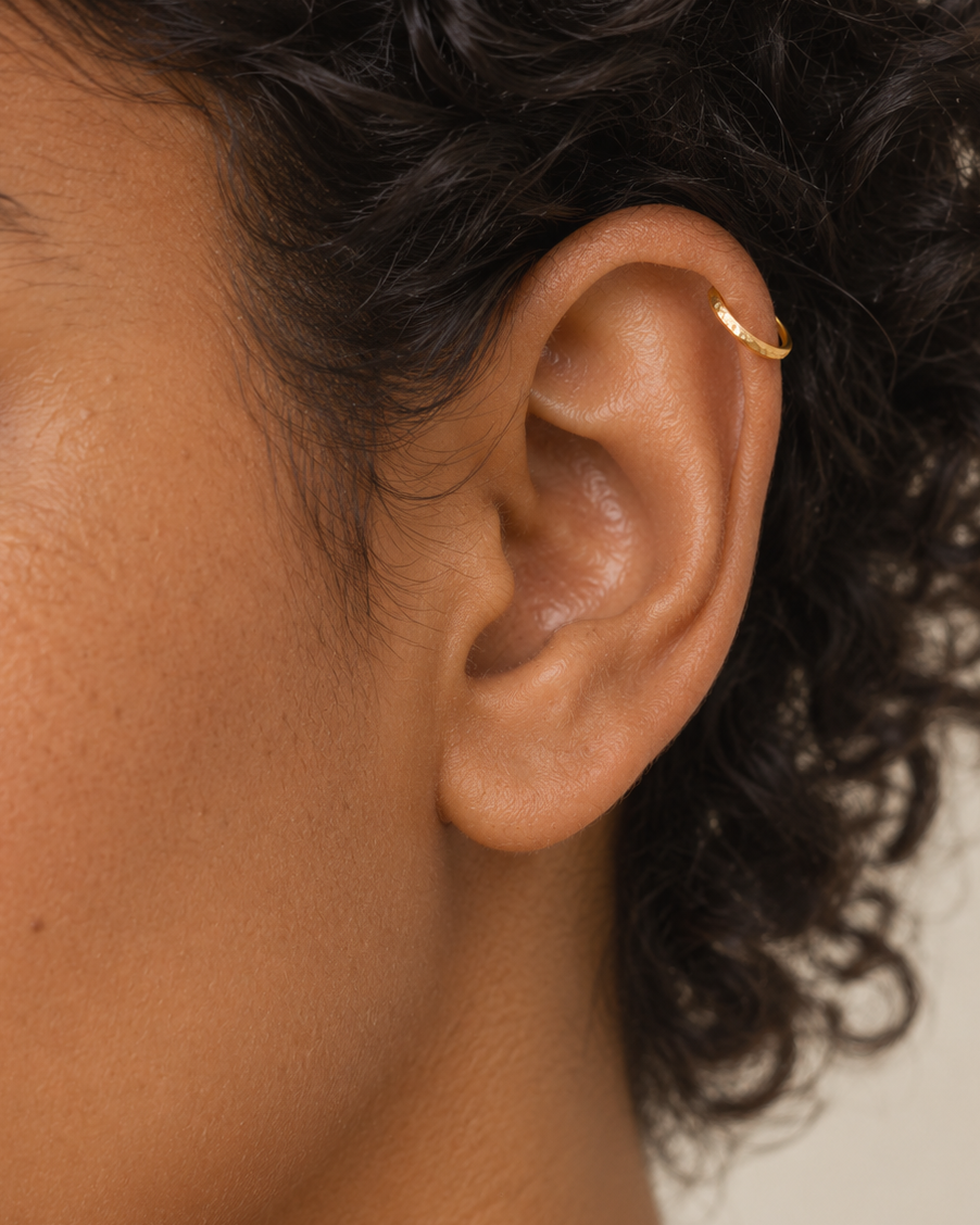Handmade 14ct solid gold helix hoop with a unique hammered detail. Choose 18G or 20G, 6–8mm, in yellow, white or rose gold for your healed cartilage piercing.