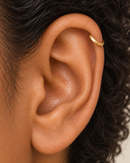 Handmade 14ct solid gold helix hoop with a unique hammered detail. Choose 18G or 20G, 6–8mm, in yellow, white or rose gold for your healed cartilage piercing.