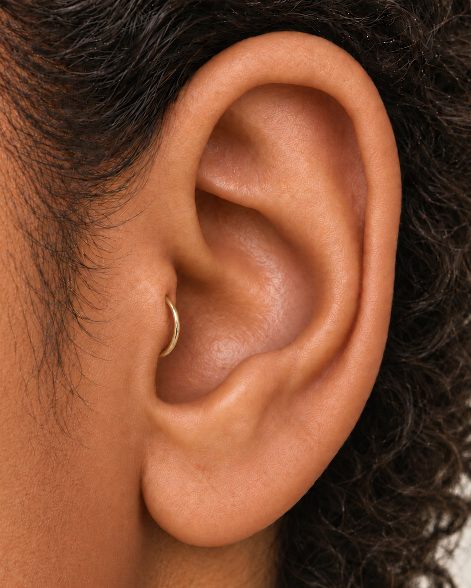 Handmade 14ct solid gold tragus hoop with unique hammer marks. Choose 4–8mm, 18G or 20G, in yellow, white or rose gold for your healed cartilage piercing.