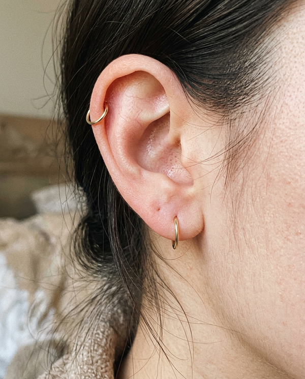 Customer wearing Stepoy 14K gold seamless ring