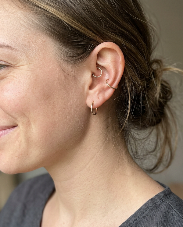 Customer wearing STEPOY 14ct gold seamless hoop