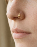 A little garden character for your everyday jewellery. This 14ct solid gold snail nostril ring pairs an approximately 3mm polished snail silhouette with a smooth seamless hoop. A rounded shell, low body and two curved feelers define the design, with no engraved spiral or gemstones.
Handmade to order in yellow, white or rose gold, with inner diameters from 6 to 10mm and a choice of 18G (1.0mm) or 20G (0.8mm). Both the snail and hoop are solid gold and nickel-free, designed for a fully healed nostril piercing
